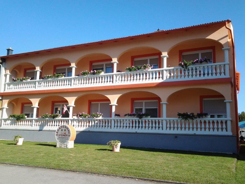 Arkadenhaus Steiner Bed and Breakfast Podersdorf am See Buitenkant foto